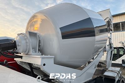 Self-loading Concrete Mixer in Colombia