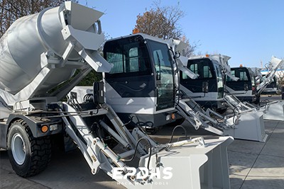 Self-loading Concrete Mixer in Mexico